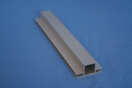 Aluminium koker 20 x 20 x 1,5 mm geanodiseerd met 2 flens vlak € 4,00 per meter